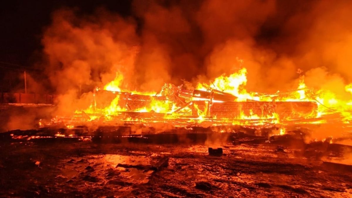Место пожара в деревне Абрашино в Новосибирской области