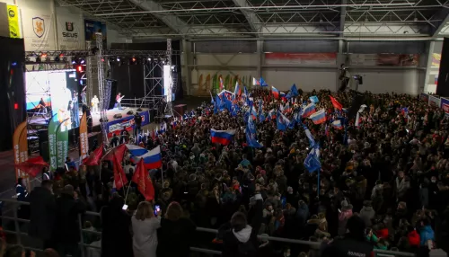 В Барнауле проходит митинг-концерт Za Мир! Za Россию!