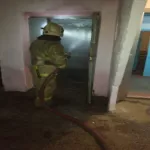 В Заринске жильцов девятиэтажки вывели из дома посреди ночи из-за пожара