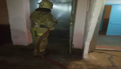 В Заринске жильцов девятиэтажки вывели из дома посреди ночи из-за пожара