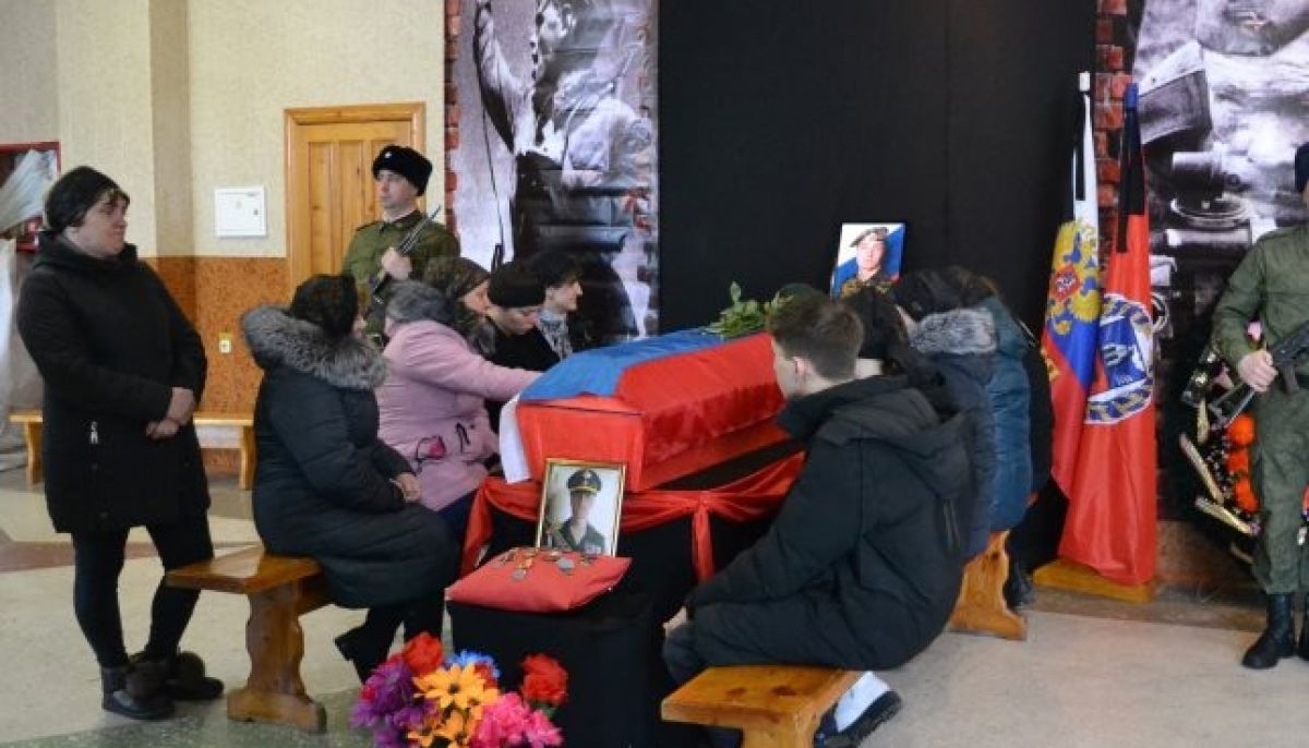 Умершие в военной операции. Похороны военнослужащего погибшего на Украине 2022.