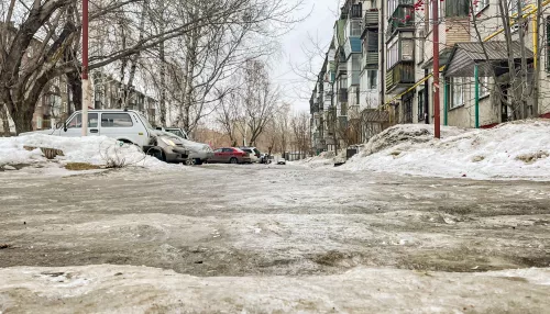 Осторожно: скользкий пол! Как весенний Барнаул продолжает жить в оковах льда