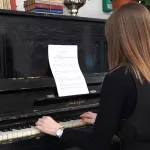 Сравняли с техничками: учителя каменской школы искусств жалуются на низкие зарплаты