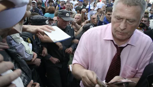 Чтобы слезы текли и коленки дрожали: яркие цитаты и пророчества Жириновского