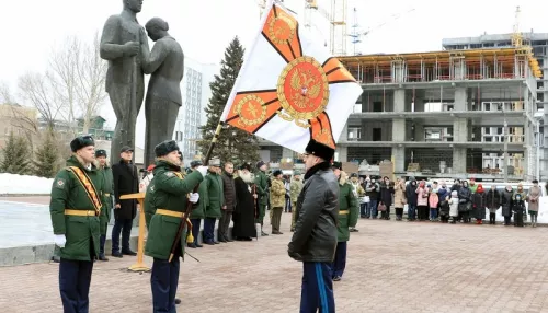 Алтайским военным вручили боевое знамя нового образца