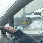 В Барнауле машина перевернулась на бок после ДТП на перекрестке