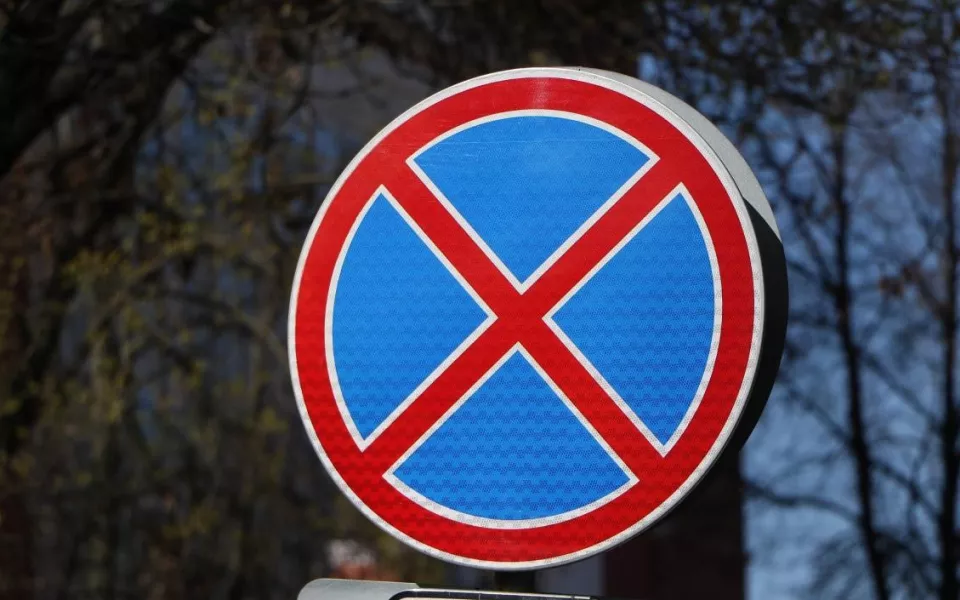 В Барнауле временно запретят стоянку на одной из улиц