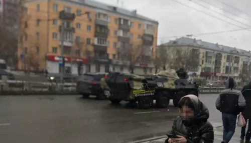 В Барнауле на центральном проспекте города заметили военный БТР