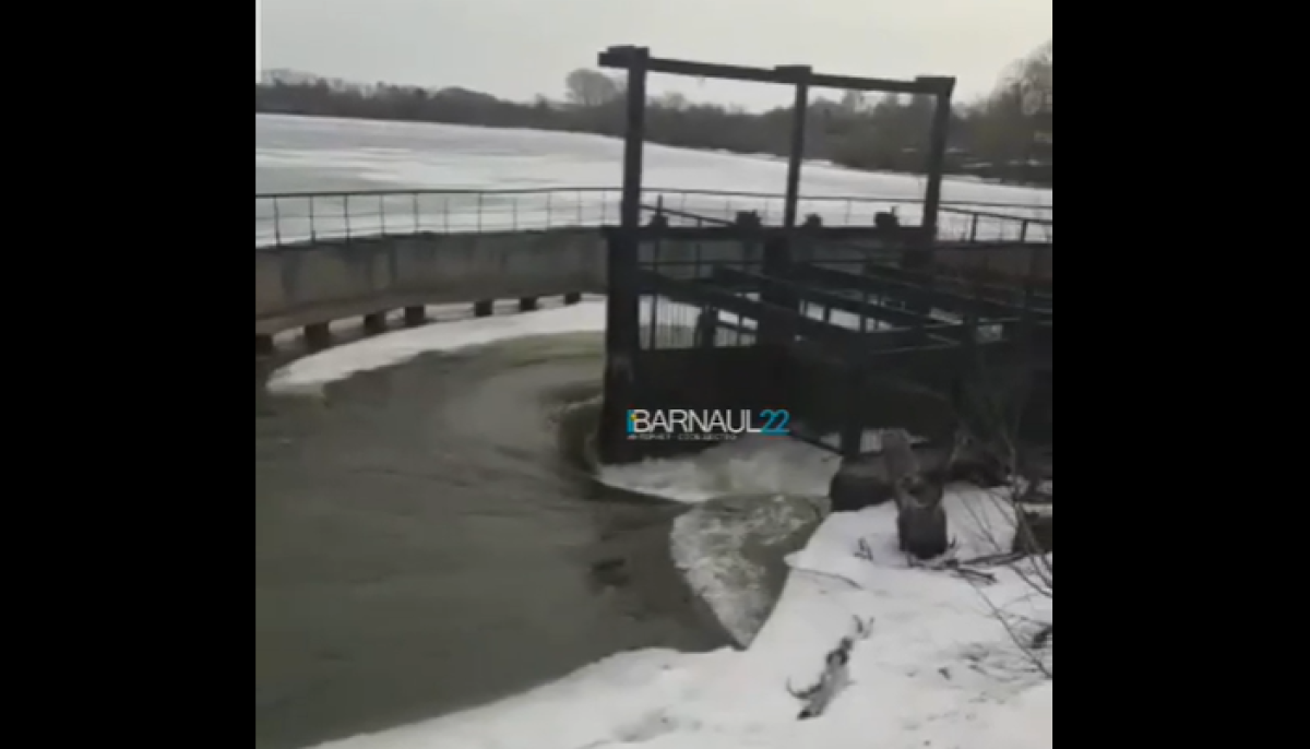 Потоп в алтайском крае 2024. Село Буланиха Алтайский край. Буланиха зональный район Алтайский край. Прорвало дамбу в Буланихе. Село Буланиха зонального района.