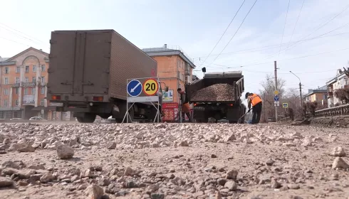 Виктор Томенко посчитал, сколько денег выделяют на ремонт дорог в Рубцовске