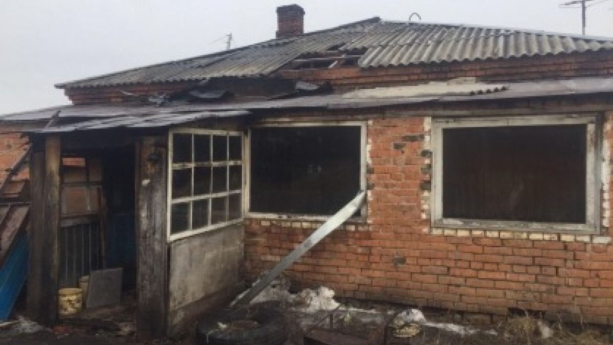 Пожар в частном доме в поселке Низовка