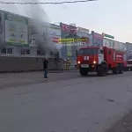 В Алейске 8 апреля горело здание торгового центра ЦУМ