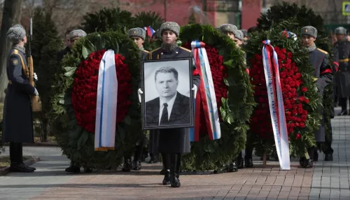 На Новодевичьем кладбище установят памятник Жириновскому в полный рост
