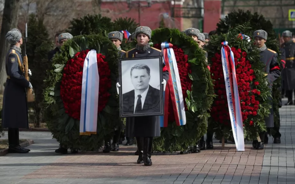 На Новодевичьем кладбище установят памятник Жириновскому в полный рост
