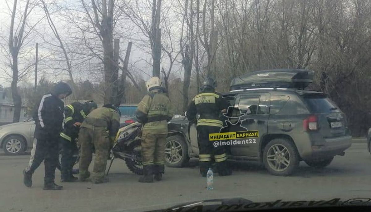 9 апреля 18 30. Барнаул 22 инцидент ДТП. Авария в Бийске 1 апреля 2022. ДТП С участием мотоциклиста.