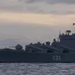 Один человек погиб и 27 пропали без вести при крушении крейсера Москва