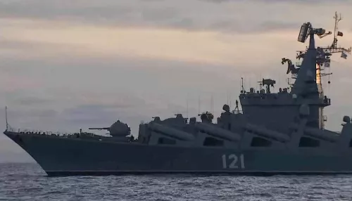Ракетный крейсер Москва затонул при буксировке в порт