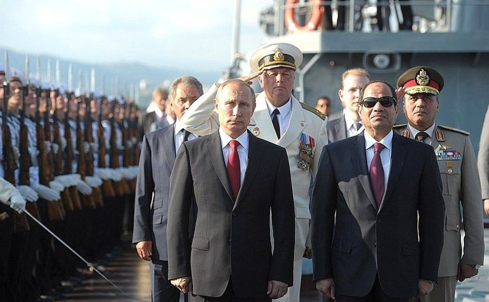 Президенты России и Египта на крейсере "Москва"