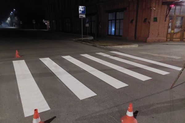 В Барнауле с приходом весны обновляют дорожную разметку