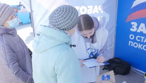 В Барнауле около тысячи упаковок семян раздали волонтеры местным жителям