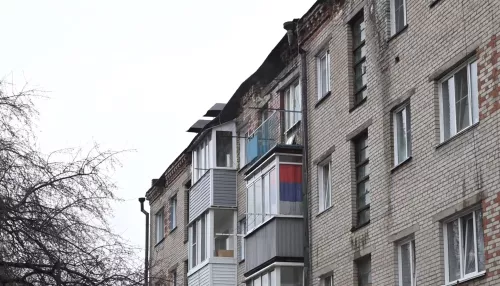 Жители дома в Научном Городке устали жаловаться на нечеловеческие условия