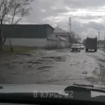Жители Новоалтайска пожаловались на старую разбитую дорогу
