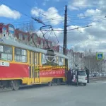В Барнауле трамвай и легковушка столкнулись на улице Малахова