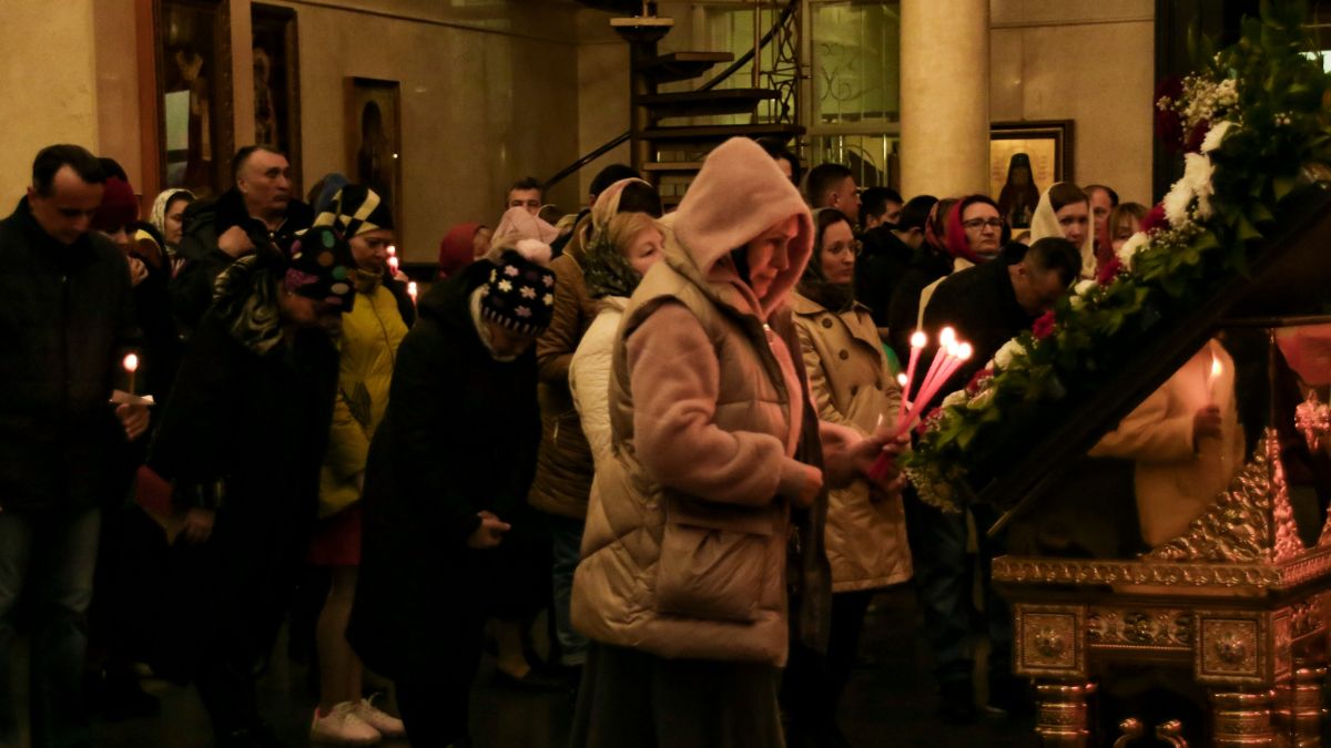 Ночная служба в храме Дмитрия Ростовского