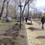 Барнаульский парк Изумрудный убрали от мусора после зимы