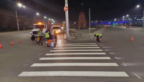 В Барнауле обновляют дорожную разметку с приходом тепла