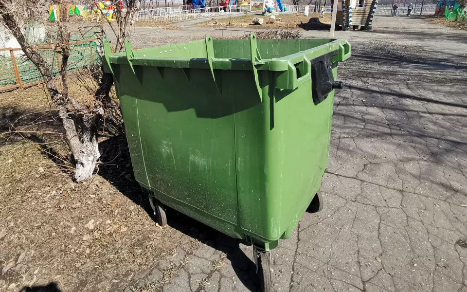 В Горно-Алтайске суд обязал создать площадку с мусорными контейнерами для трех домов