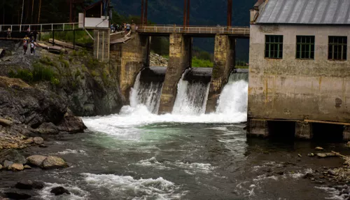 Чемальскую ГЭС снова капитально отремонтируют за десятки миллионов рублей