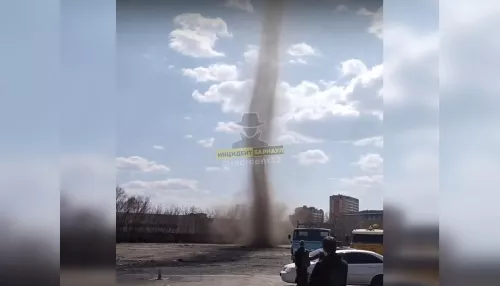 Жители Барнаула заметили небольшое торнадо из пыли