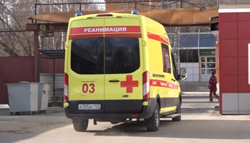 В Барнауле при падении с десятого этажа погибла 15-летняя девочка