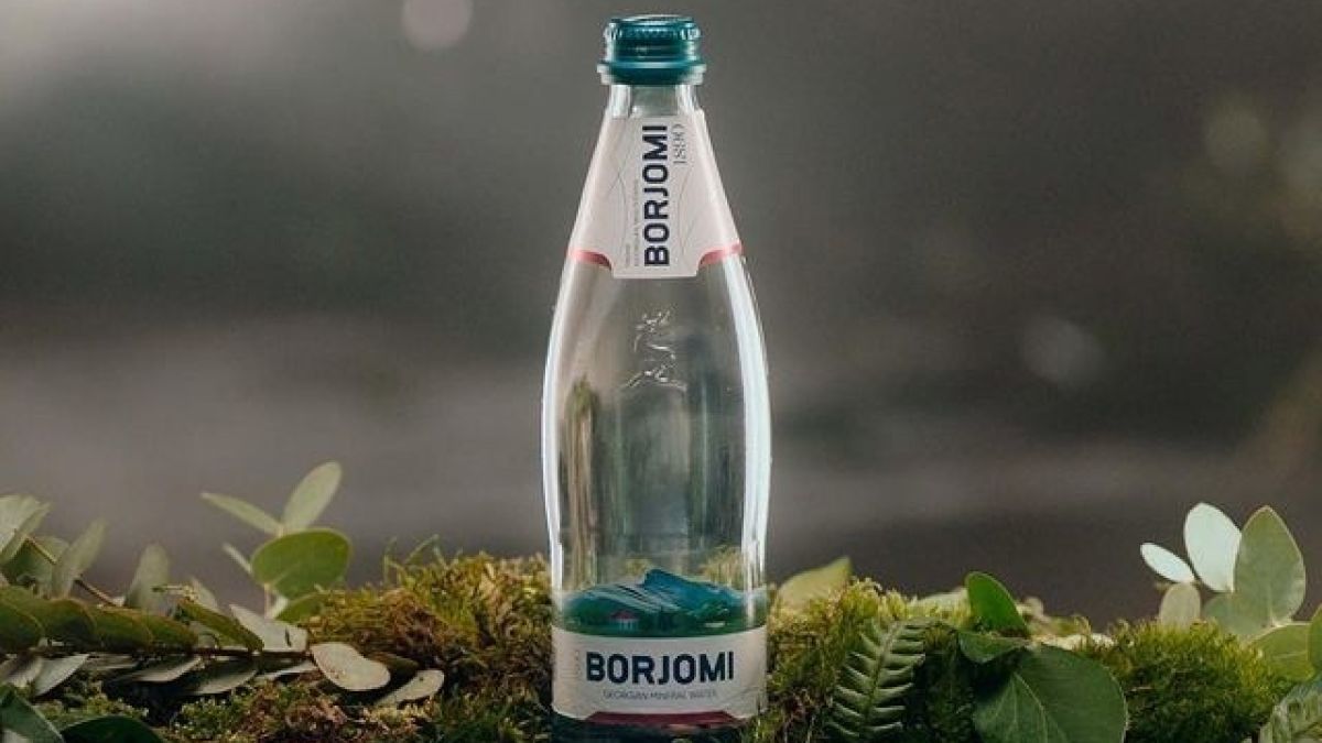 Бутылка воды "Боржоми"