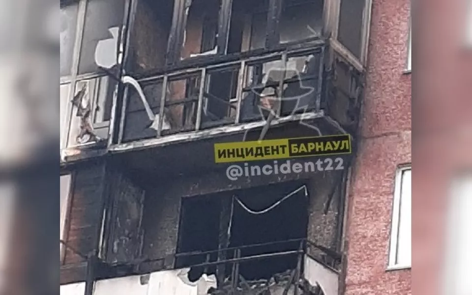 В Барнауле пожарные спасли женщину-инвалида из горящей квартиры