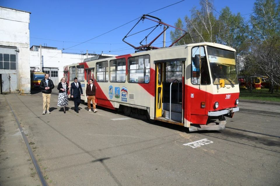 Трамвай "Барнаул - Город трудовой доблести"
