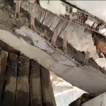 В Барнауле в аварийном доме чердак обрушился в квартиру с потоком кипятка
