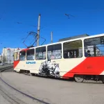 Барнаульский трамвай оформили в концепции звания Город трудовой доблести