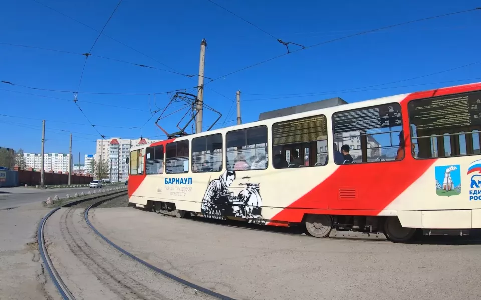 В Барнауле изменят схему движения общественного транспорта из-за ремонта переездов