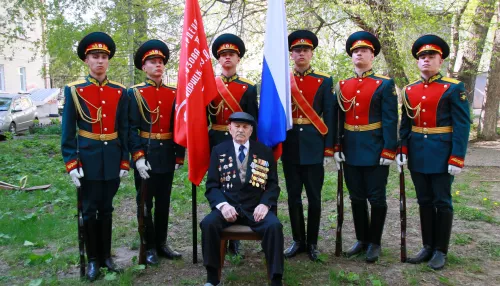 В Барнауле накануне Дня Победы для ветеранов провели парады и концерты во дворах