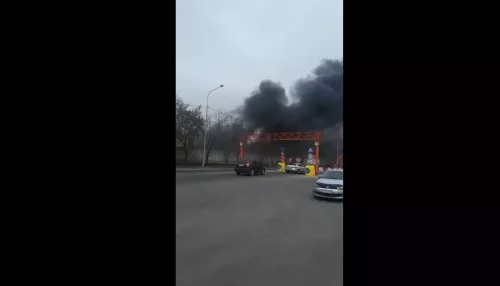 На выезде из Барнаула возле заправки произошел крупный пожар