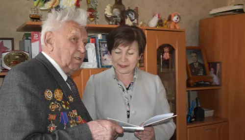 Барнаульские единороссы вручили подарки ветеранам Великой Отечественной войны