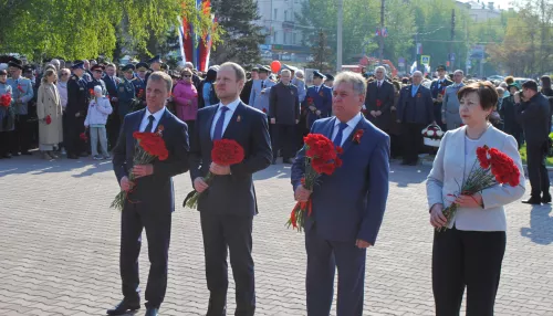 Память павших воинов почтили в Барнауле участники праймериз Единой России