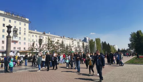 В Барнауле убрали улицы после праздничных мероприятий