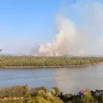 В Барнауле снова заметили дым от пожара за Старым мостом