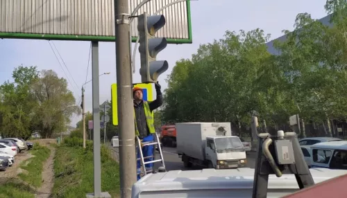В Барнауле устанавливают светофор на перегруженном проспекте Калинина