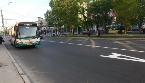В Барнауле начали штрафовать водителей за выезд на выделенную полосу