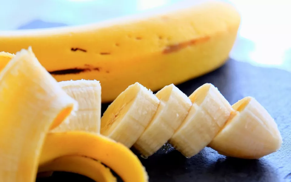 Почему нельзя есть потемневшие бананы и кому это может навредить