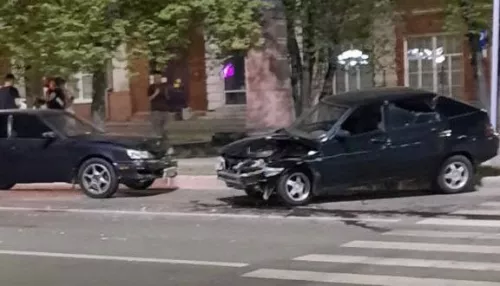 Водитель ВАЗа без прав попал в ДТП в центре Барнаула